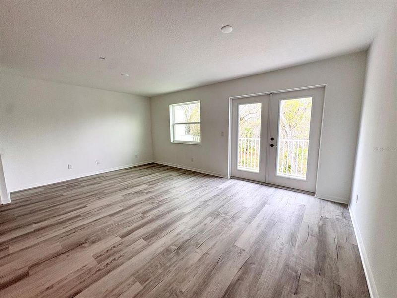 Spacious, unfurnished interior of a new home in , Bradenton (Image 5).