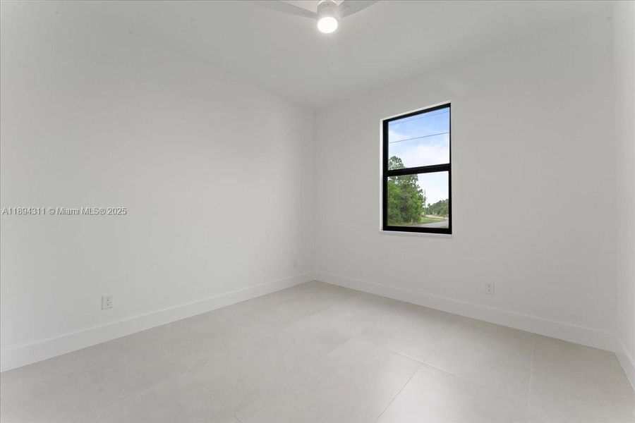 Spacious, unfurnished interior of a new home in , Lehigh Acres (Image 13).