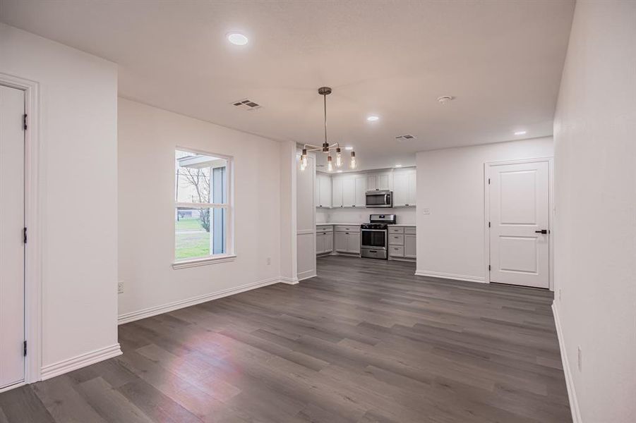 Spacious, unfurnished interior of a new home in , Hillsboro (Image 19).
