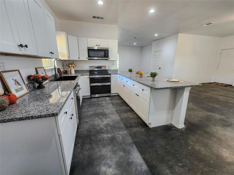Furnished interior view inside a new home in , Kennedale (Image 11).