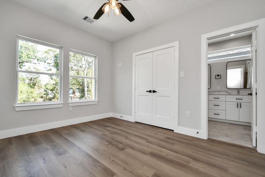 Spacious, unfurnished interior of a new home in , Houston (Image 18).