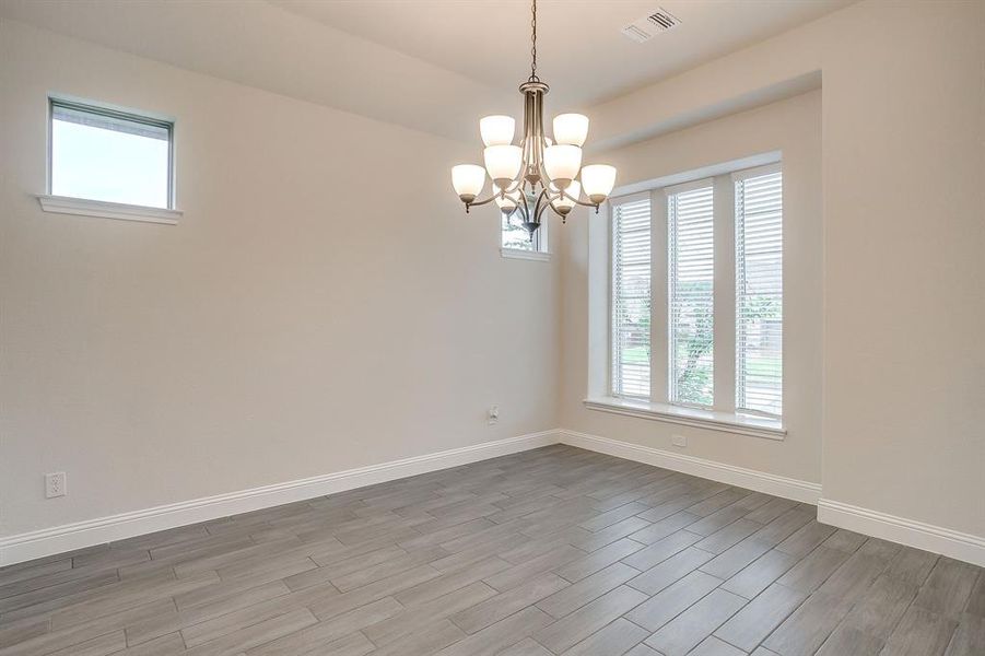Spacious, unfurnished interior of a new home in Oak Hills, Burleson (Image 21).