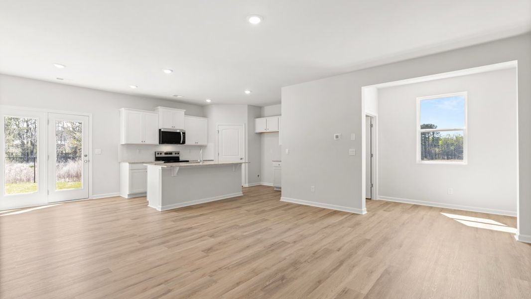 Spacious, unfurnished interior of a new home in Carlton, Douglasville (Image 19).