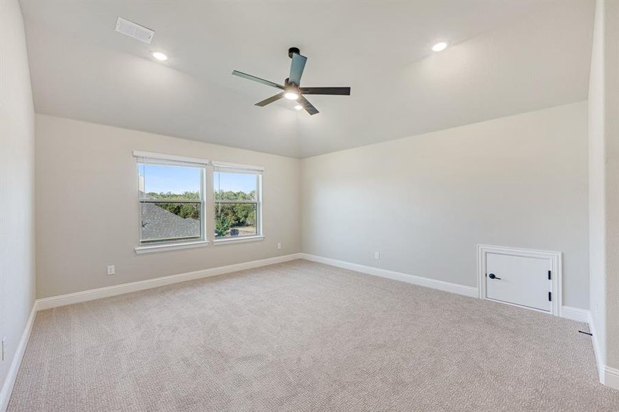 Spacious, unfurnished interior of a new home in Triple Diamond Ranch, Mansfield (Image 21).