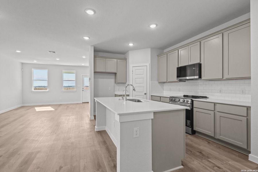 Furnished interior view inside a new home in Hiddenbrooke, Seguin (Image 7).