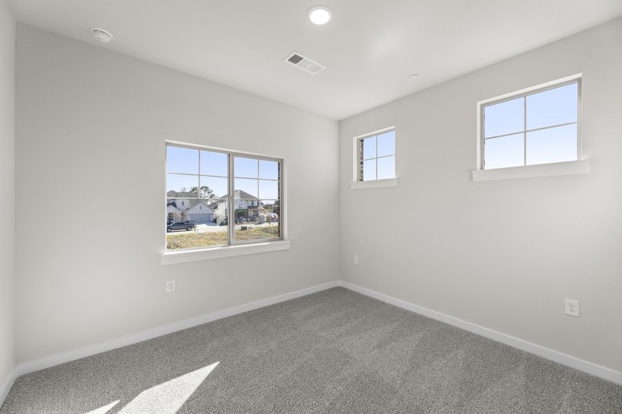 Spacious, unfurnished interior of a new home in Wildridge, Oak Point (Image 22).
