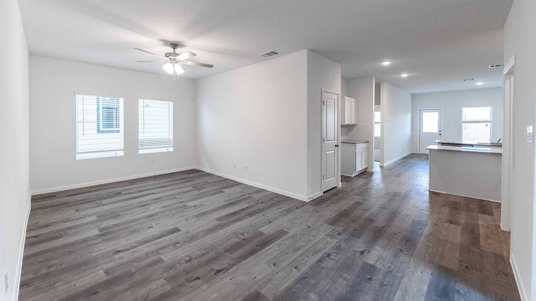 Spacious, unfurnished interior of a new home in Sunset Oaks, Maxwell (Image 22).