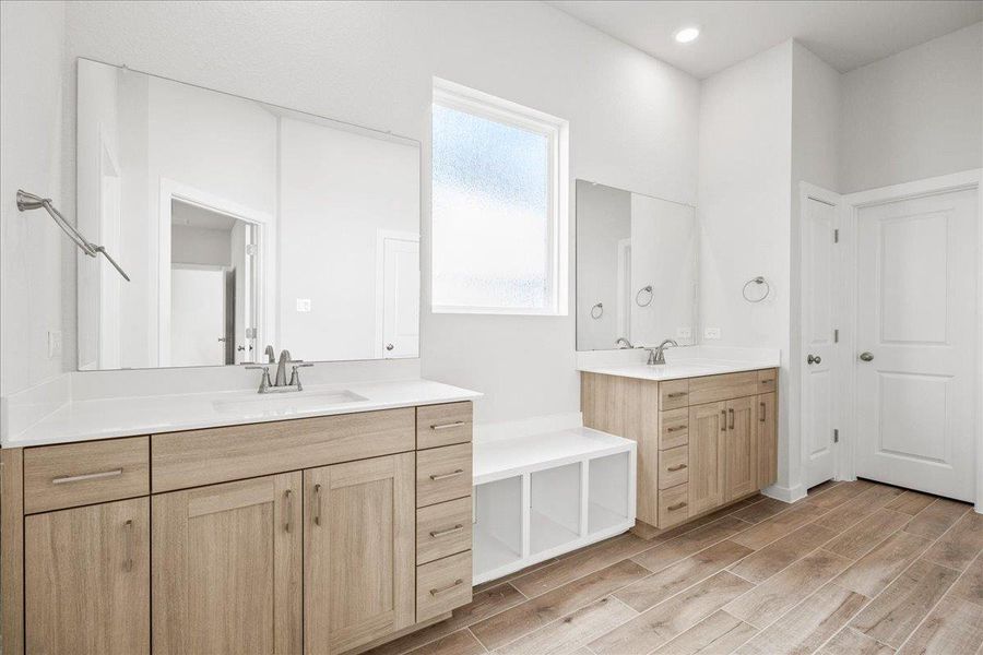 MOVE IN READY - LARGE LOT - OVERSIZED GARAGE