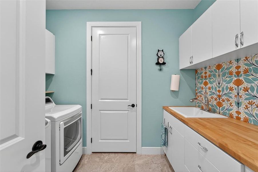 Furnished interior view inside a new home in , Land O' Lakes (Image 29).