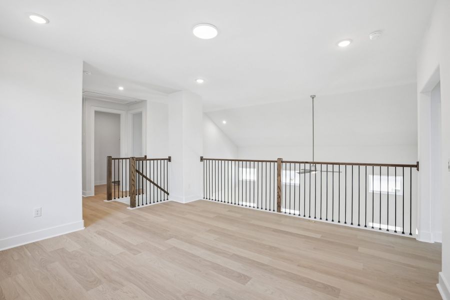 Spacious, unfurnished interior of a new home in Foxfield, Austin (Image 25).