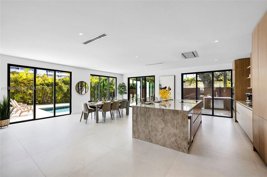 Community amenities in , Miami (Image 76).