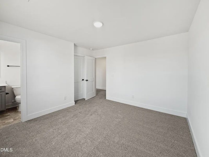 Spacious, unfurnished interior of a new home in Charlotte's Ridge, Middlesex (Image 20).