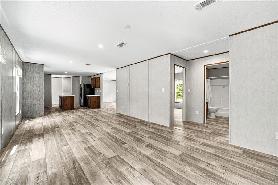 Spacious, unfurnished interior of a new home in , Elberton (Image 12).