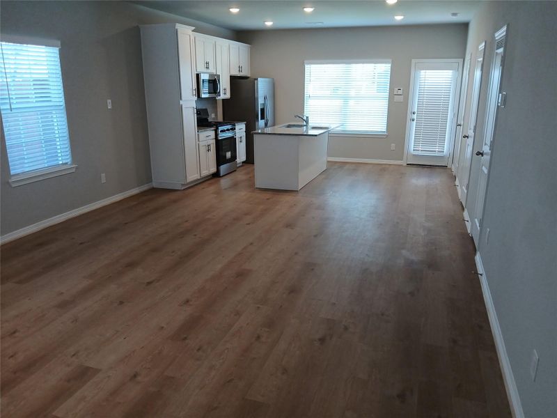Spacious, unfurnished interior of a new home in , Houston (Image 11).