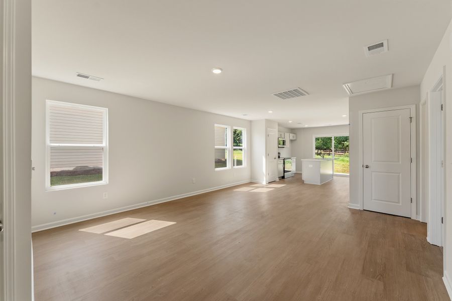 Spacious, unfurnished interior of a new home in Evergreen, Spartanburg (Image 9). Spacious, unfurnished interior of a new home in Evergreen, Spartanburg (Image 9).