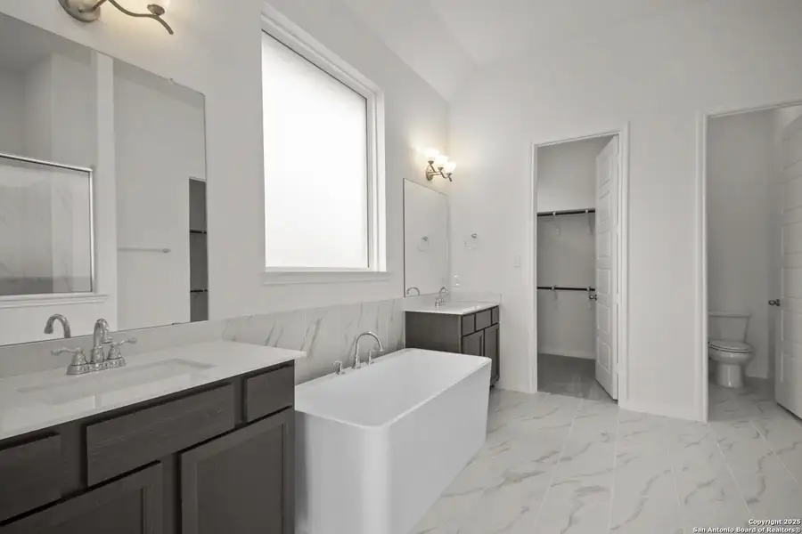 Furnished interior view inside a new home in Homestead, Schertz (Image 10).