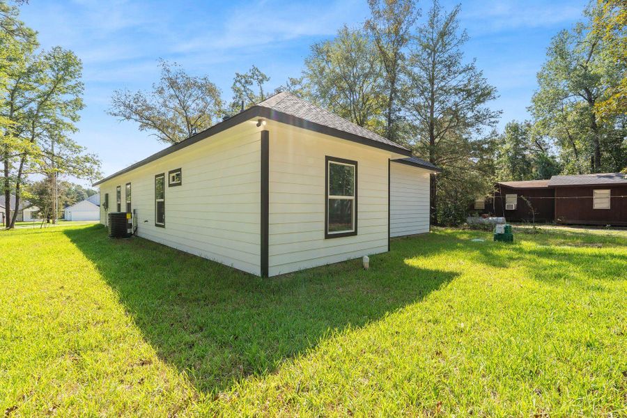 Front exterior of a new home in , Willis, TX, highlighting curb appeal (Image 22). Front exterior of a new home in , Willis, TX, highlighting curb appeal (Image 22).