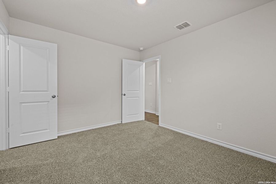 Spacious, unfurnished interior of a new home in Avenida, Converse (Image 21).
