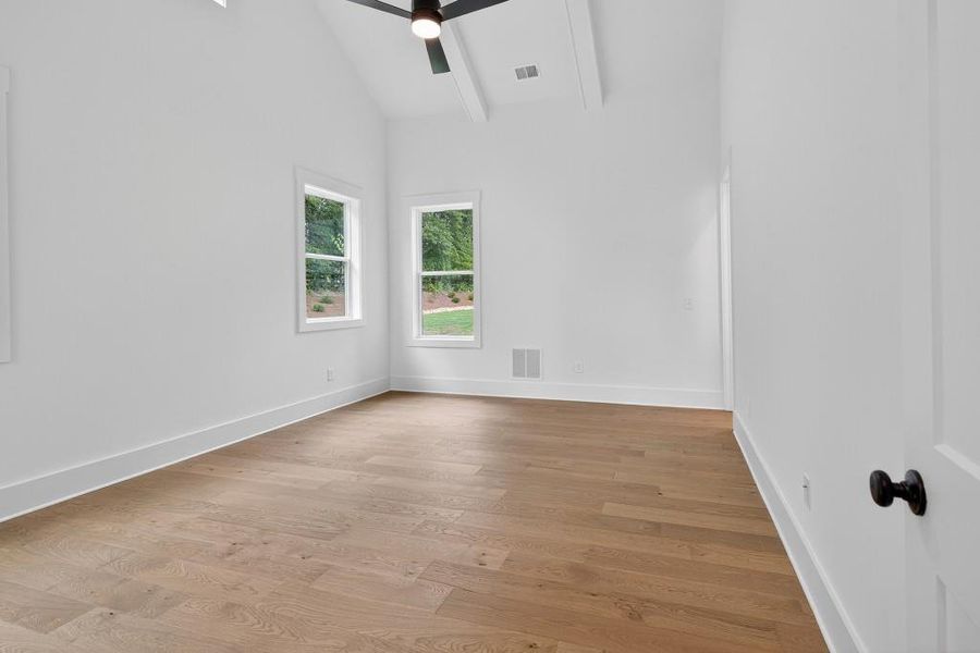 Spacious, unfurnished interior of a new home in Livingstone Park, Kennesaw (Image 46).