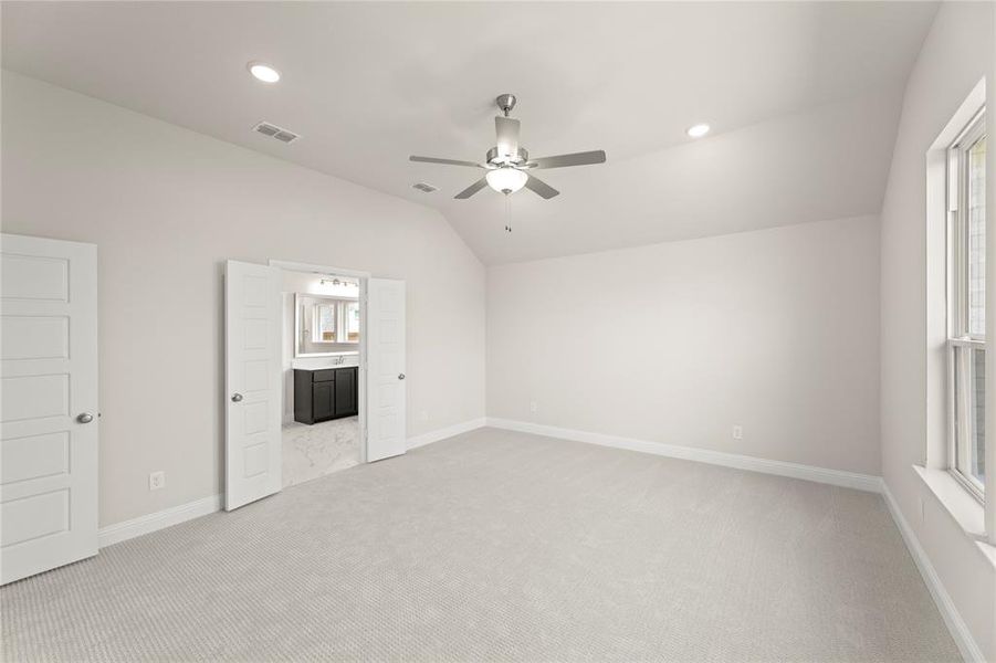 Spacious, unfurnished interior of a new home in Meadow Run, Melissa (Image 12). Spacious, unfurnished interior of a new home in Meadow Run, Melissa (Image 12).