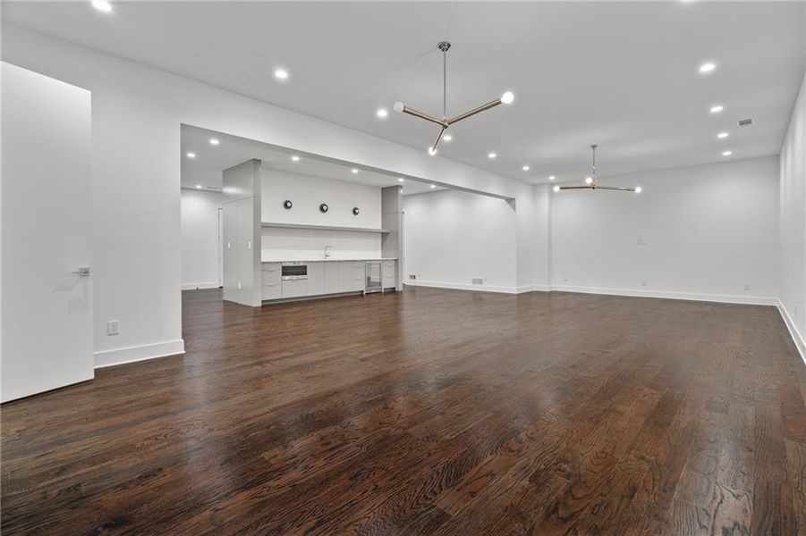 Spacious, unfurnished interior of a new home in , Atlanta (Image 31).