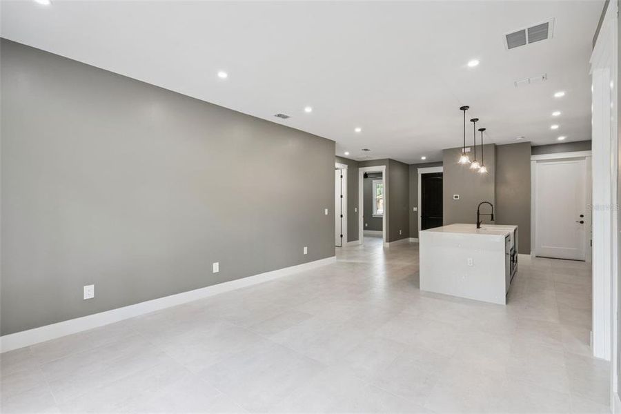 Spacious, unfurnished interior of a new home in , Apopka (Image 19).