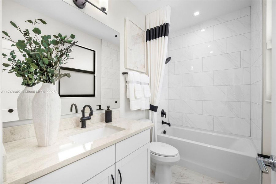 Spacious, unfurnished interior of a new home in , Fort Myers (Image 15).