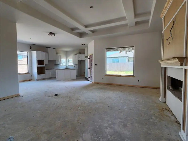 Spacious, unfurnished interior of a new home in Eagle Heights, Salado (Image 4).