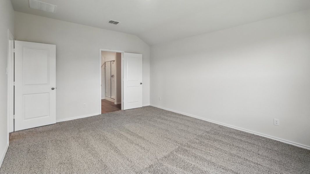 Spacious, unfurnished interior of a new home in Saddlebrook, Waxahachie (Image 19).