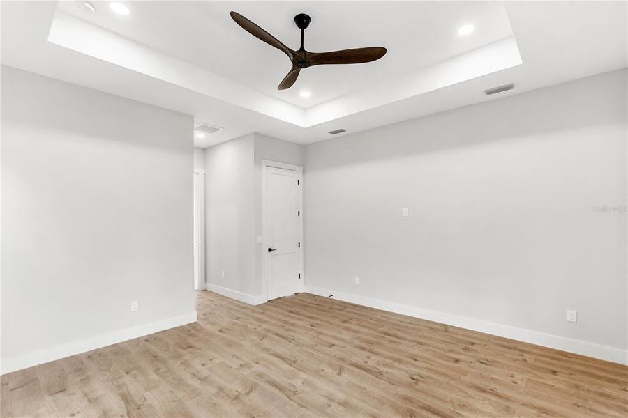 Spacious, unfurnished interior of a new home in , Port Charlotte (Image 29).