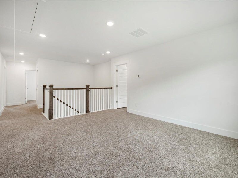 Spacious, unfurnished interior of a new home in The Coves at Lakes of Cane Bay, Summerville (Image 25).