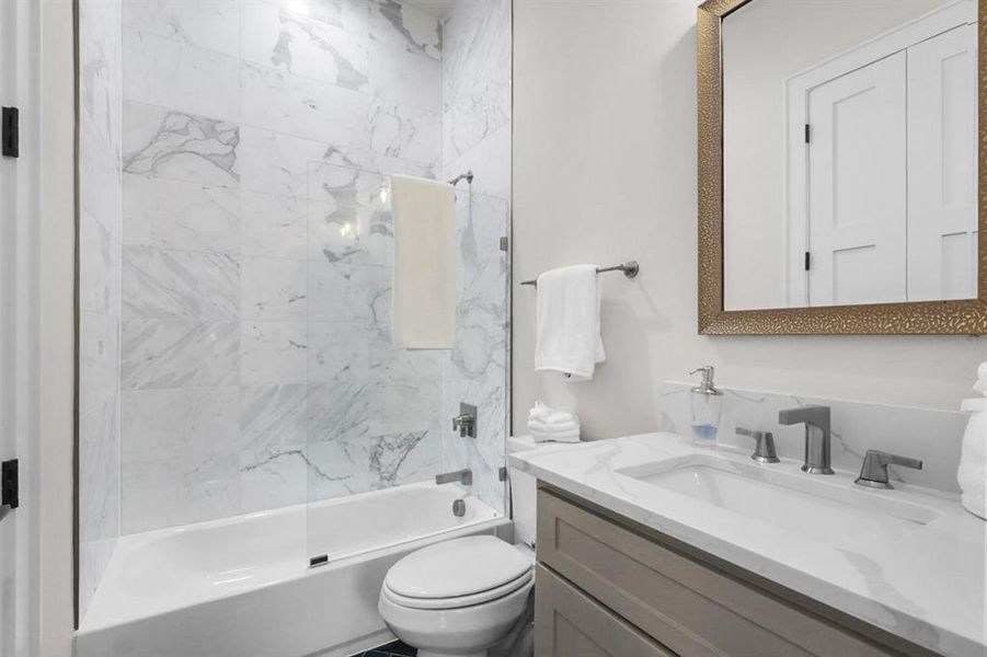 Furnished interior view inside a new home in , Grapevine (Image 15).
