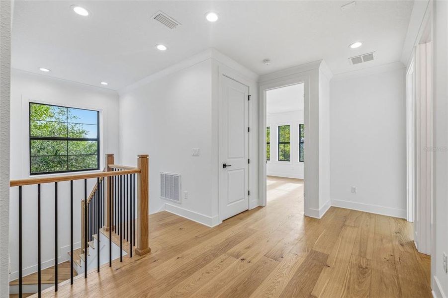 Spacious, unfurnished interior of a new home in , Tampa (Image 31).