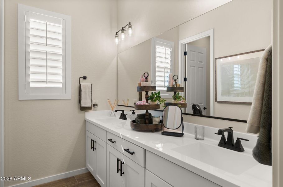 27-web-or-mls-Full Bathroom2