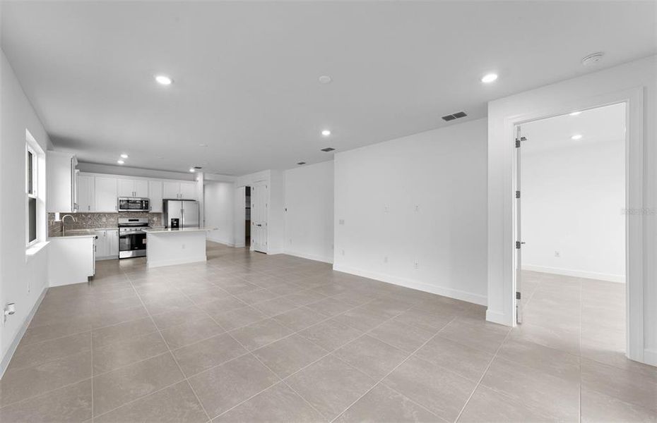 Spacious, unfurnished interior of a new home in Shores at Stillwater, Englewood (Image 24).