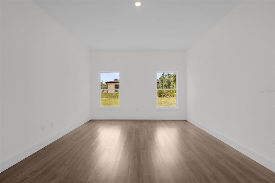 Spacious, unfurnished interior of a new home in , Citrus Springs (Image 16).
