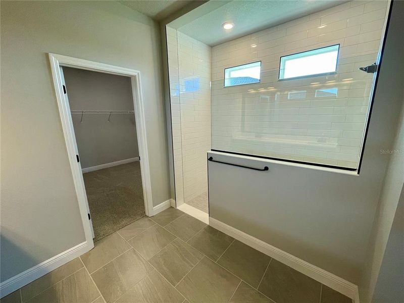 Spacious, unfurnished interior of a new home in , Parrish (Image 26).