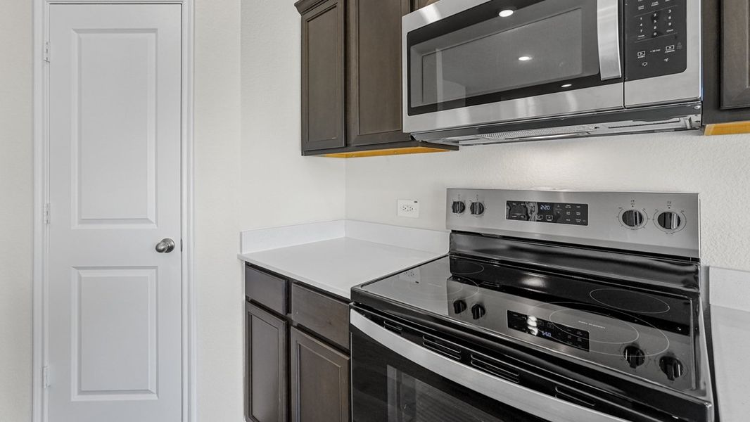 Representative furnished interior of a home built from the Ashburn by D.R. Horton in Blaire Lake, Tyler (Image 11). Representative furnished interior of a home built from the Ashburn by D.R. Horton in Blaire Lake, Tyler (Image 11).