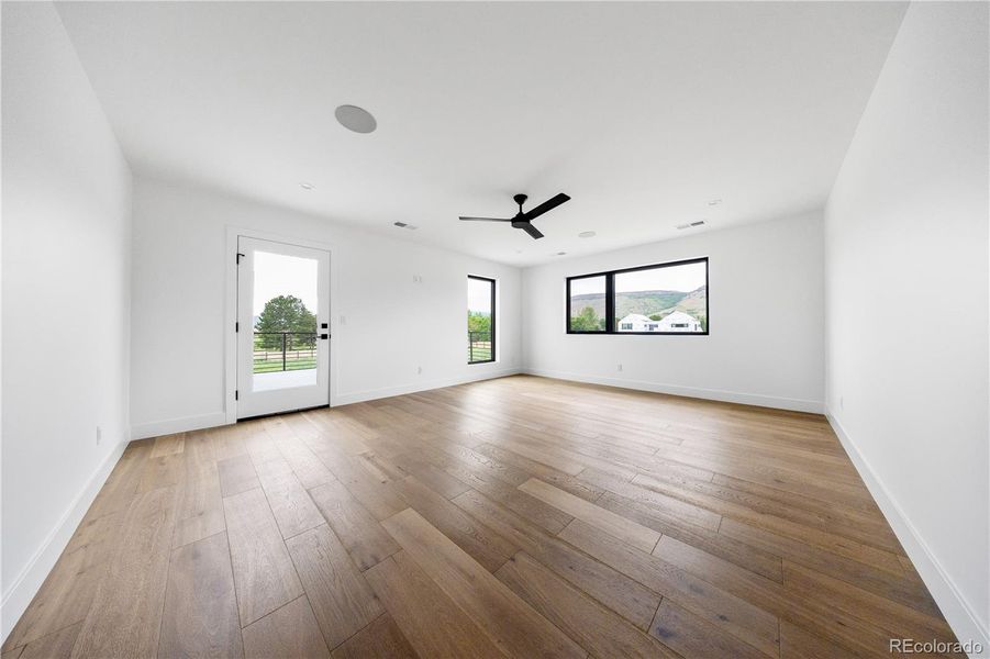 Spacious, unfurnished interior of a new home in , Golden (Image 27).
