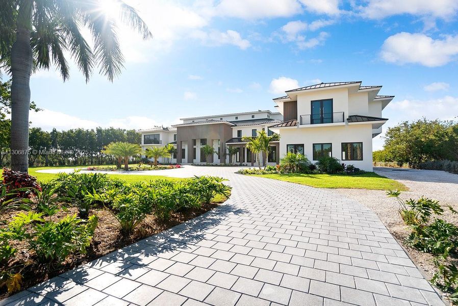 Private Gated Entry With Circular Driveway Private Gated Entry With Circular Driveway