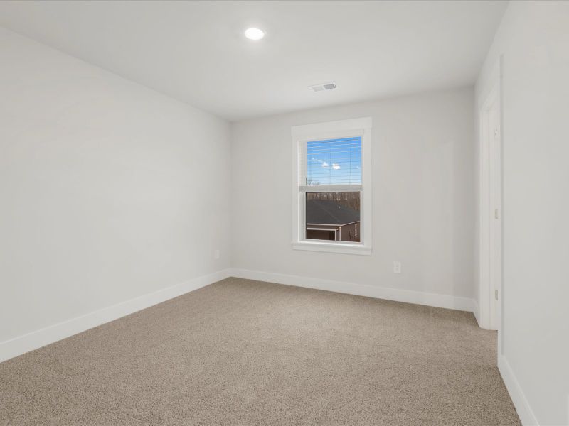 Spacious, unfurnished interior of a new home in Shiloh Valley, Piedmont (Image 11).
