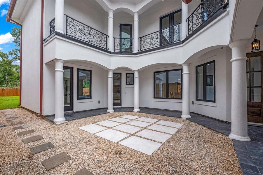 Nearly every room in the home looks out to the corridor. Nearly every room in the home looks out to the corridor.