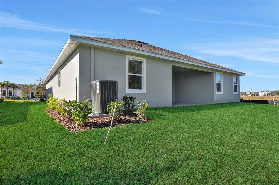 Exterior details and patio area of a home in Angeline, Land O' Lakes (Image 4).