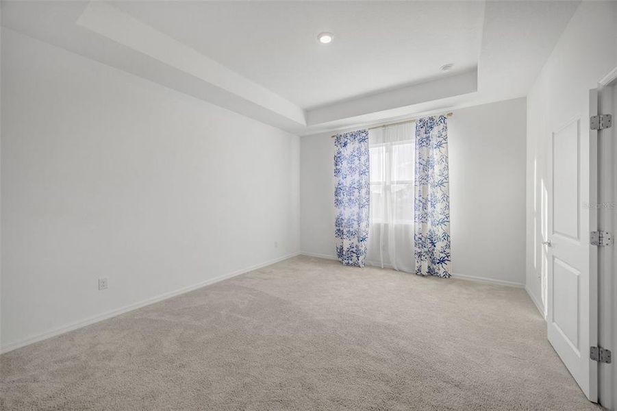 Spacious, unfurnished interior of a new home in Woodcreek, Wesley Chapel (Image 28).