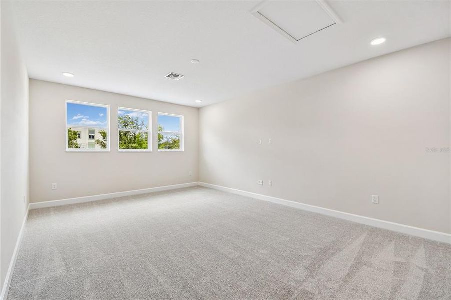 Spacious, unfurnished interior of a new home in Wolf Lake Ranch, Apopka (Image 13).