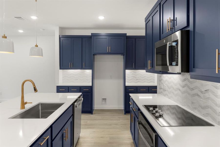 07. 2553 Lost Maples - Kitchen (4)