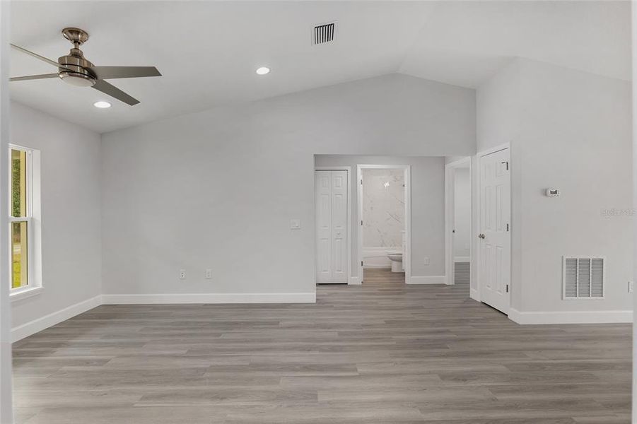 Spacious, unfurnished interior of a new home in , Dunnellon (Image 17).