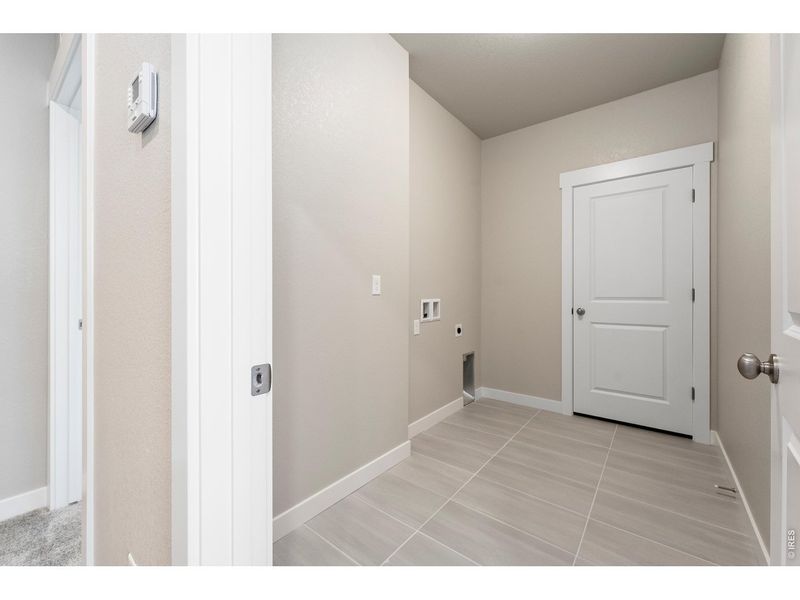 Spacious, unfurnished interior of a new home in The Lakes at Centerra, Loveland (Image 11).