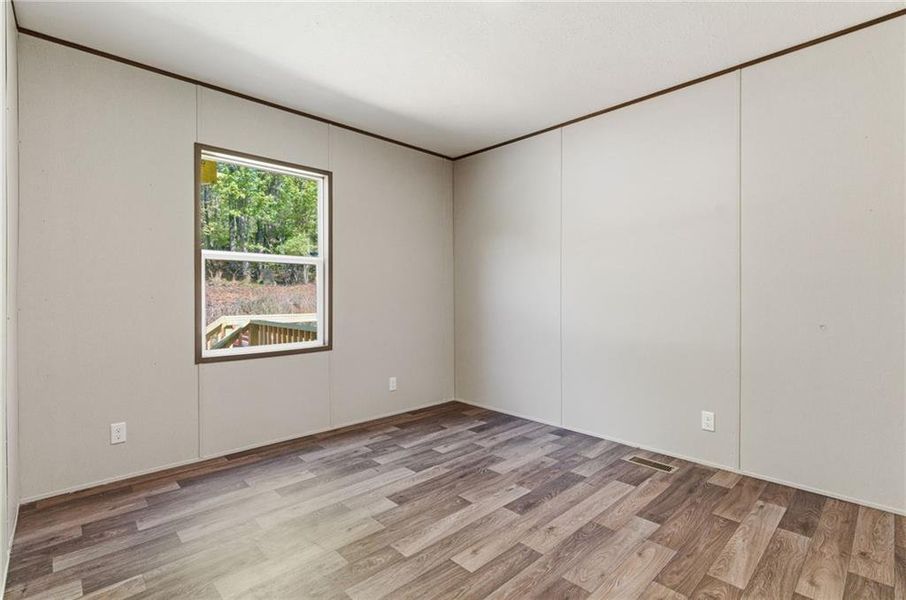 Spacious, unfurnished interior of a new home in , Dahlonega (Image 24).