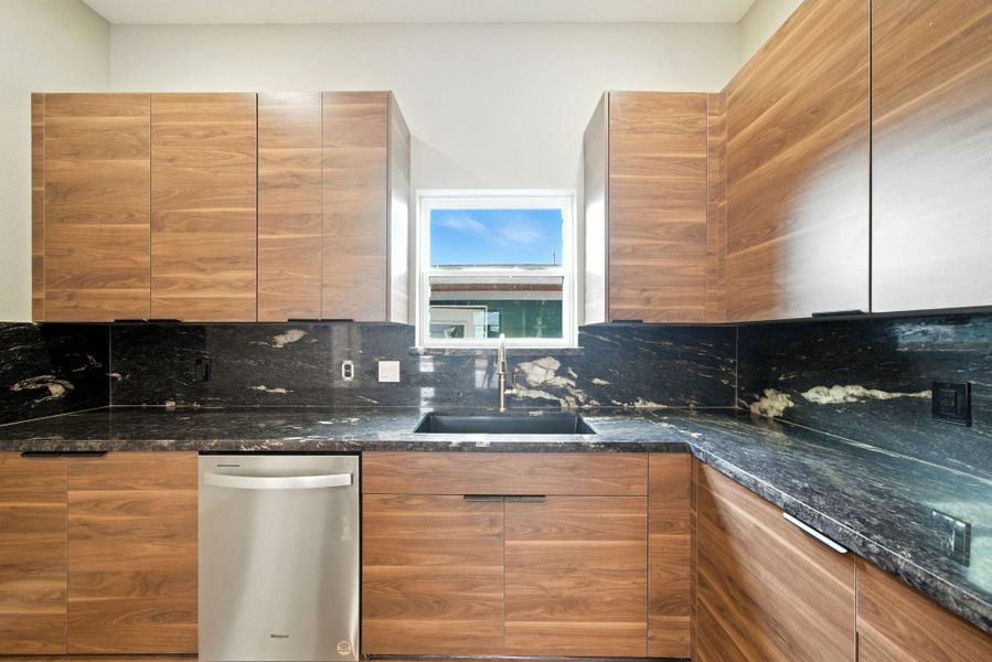 dishwasher included dishwasher included